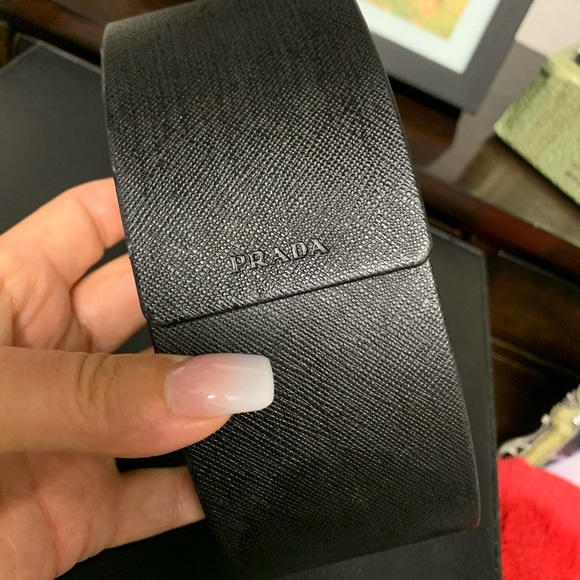 Prada women’s sunglasses - Picture 2 of 5